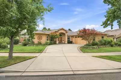 3716 Sherwood Park Drive, Medford, OR 97504 - Photo 2