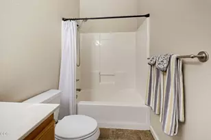 1007 Highbury Dr, Medford, OR 97501 - Photo 22