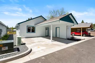 1407 Fruitdale Dr, Grants Pass, OR 97527 - Photo 1