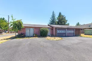 1405 Willow Ln, Grants Pass, OR 97527 - Photo 28