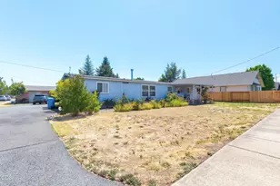 1405 Willow Ln, Grants Pass, OR 97527 - Photo 2