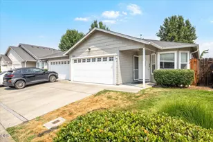 3180 Forest Hills Dr, Medford, OR 97504 - Photo 2
