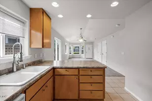 3180 Forest Hills Dr, Medford, OR 97504 - Photo 8