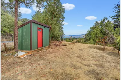 2076 Jasmine Avenue, Medford, OR 97501 - Photo 20