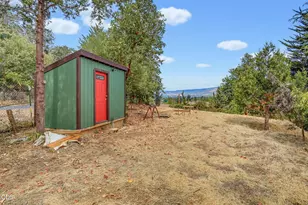 2076 Jasmine Ave, Medford, OR 97501 - Photo 20
