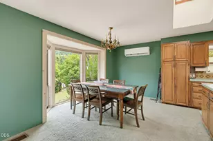 2076 Jasmine Ave, Medford, OR 97501 - Photo 10