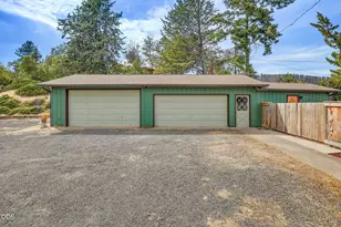 2076 Jasmine Ave, Medford, OR 97501 - Photo 6
