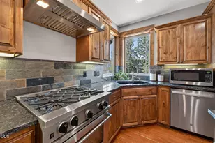 63109 Turret Ct, Bend, OR 97701 - Photo 10