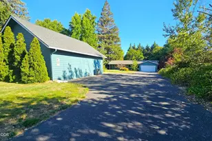 533 NW Midland Ave, Grants Pass, OR 97526 - Photo 2