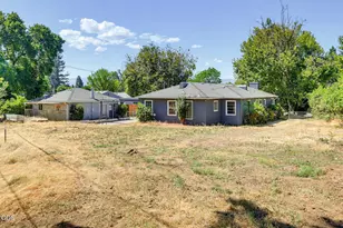 2137 E Jackson St, Medford, OR 97504 - Photo 14