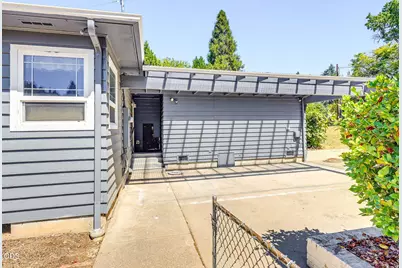 2137 E Jackson Street, Medford, OR 97504 - Photo 8
