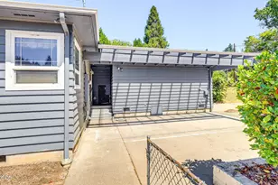 2137 E Jackson St, Medford, OR 97504 - Photo 8