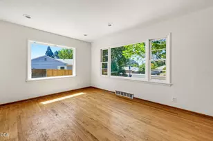 2137 E Jackson St, Medford, OR 97504 - Photo 30