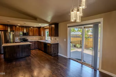 2196 Crestbrook Road, Medford, OR 97504 - Photo 14