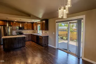 2196 Crestbrook Rd, Medford, OR 97504 - Photo 14