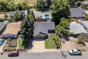 2196 Crestbrook Rd, Medford, OR 97504 - Photo 2