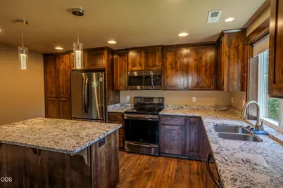 2196 Crestbrook Road, Medford, OR 97504 - Photo 10