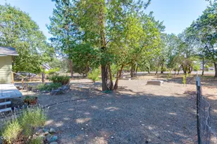 560 Schumacher St, Cave Junction, OR 97523 - Photo 32