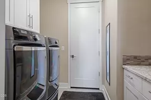 2541 NW Pine Terrace Dr, Bend, OR 97703 - Photo 18