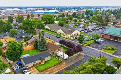 327 NW Elm Avenue, Redmond, OR 97756 - Photo 10