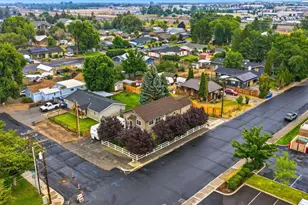 327 NW Elm Ave, Redmond, OR 97756 - Photo 8