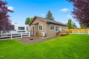 327 NW Elm Ave, Redmond, OR 97756 - Photo 18