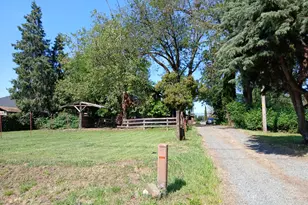 1340 Dowell Rd, Grants Pass, OR 97527 - Photo 2