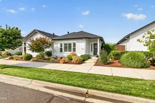 453 S Haskell St, Central Point, OR 97502 - Photo 2