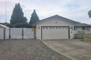 1158 Douglas St, Medford, OR 97501 - Photo 2