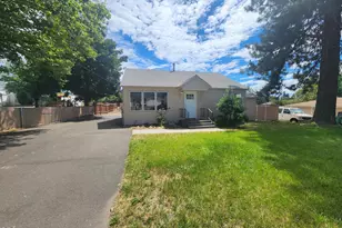 5038 Shasta Way, Klamath Falls, OR 97603 - Photo 2