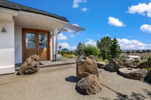 59641 Calgary Loop, Bend, OR 97702 - Photo 2