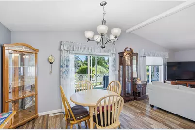 411 Currie Lane, Grants Pass, OR 97526 - Photo 4