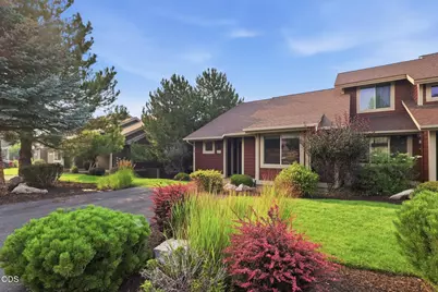 10614 Village Loop, Redmond, OR 97756 - Photo 2