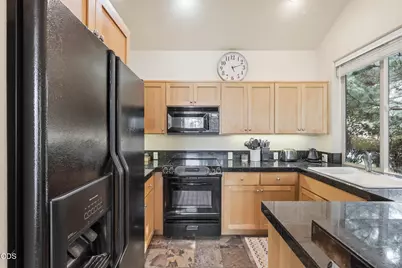 10614 Village Loop, Redmond, OR 97756 - Photo 8