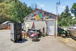 12071 Old Stage Rd, Gold Hill, OR 97525 - Photo 4