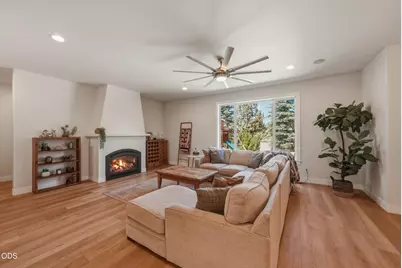 2048 NE Cradle Mountain Way, Bend, OR 97701 - Photo 4