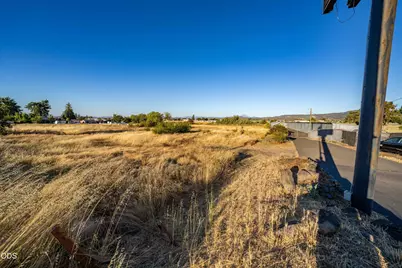 5202 Table Rock Road, Medford, OR 97502 - Photo 12