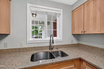 241 Clay Street, Ashland, OR 97520 - Photo 8