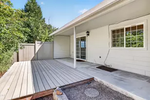 241 Clay St, Ashland, OR 97520 - Photo 12