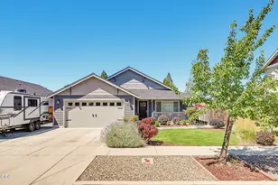 2210 Westwood Dr, Medford, OR 97501 - Photo 2
