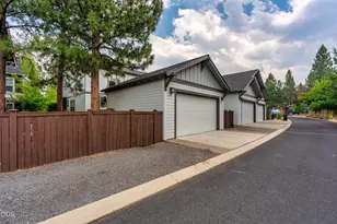 2641 NW Crossing Dr, Bend, OR 97703 - Photo 42