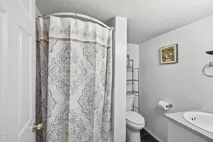 410 Lancelot Ln, Merlin, OR 97532 - Photo 38