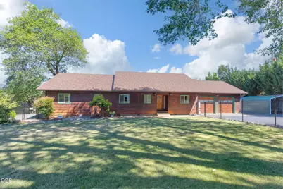 410 Lancelot Lane, Merlin, OR 97532 - Photo 2