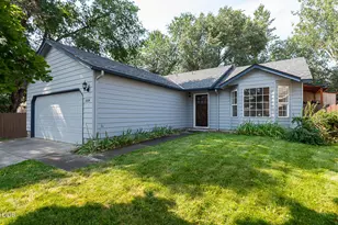 2225 SW 30th Ct, Redmond, OR 97756 - Photo 2