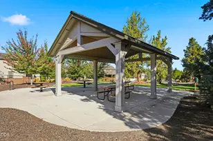 3433 SW 28th St, Redmond, OR 97756 - Photo 44