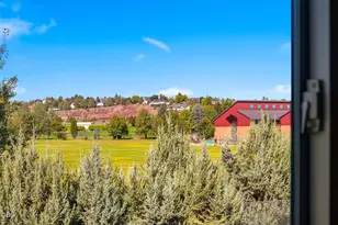 3433 SW 28th St, Redmond, OR 97756 - Photo 28