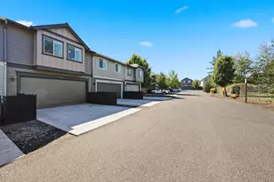 3433 SW 28th St, Redmond, OR 97756 - Photo 38