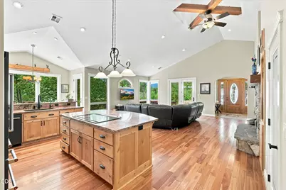 10128 E Evans Creek Road, Rogue River, OR 97537 - Photo 12