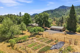 10128 E Evans Creek Rd, Rogue River, OR 97537 - Photo 2