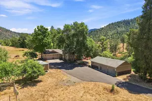10128 E Evans Creek Rd, Rogue River, OR 97537 - Photo 1
